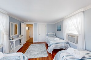 3 bedrooms, iron/ironing board, Internet, bed sheets