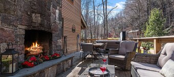 Private, new home near Skyeship gondola with four fireplaces, washer/dryer, WiFi