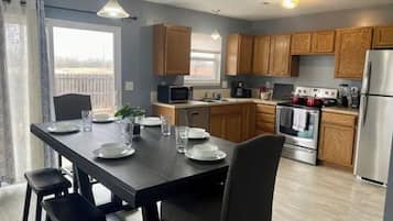 Fridge, cookware/dishes/utensils