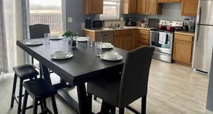 Nice 3 BDR 2 Bth house+Garage+Fenced backyard