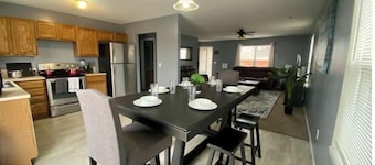 Nice 3 BDR 2 Bth house+Garage+Fenced backyard