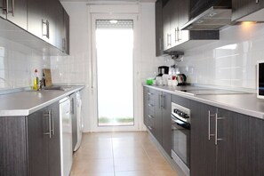 Fridge, microwave, oven, coffee/tea maker