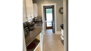 Unclassified image, 3 of 14, button - Charming Bungalow (Sierra Madre)