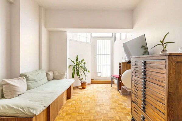 Smart-TV, Bücher, Computerbildschirme, Drucker