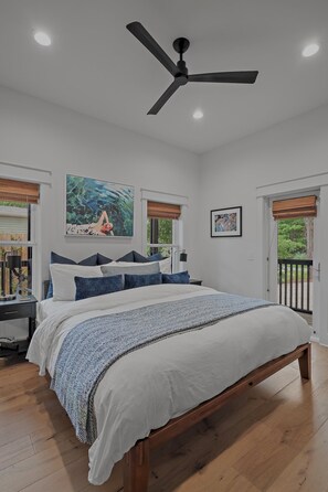 3 bedrooms, iron/ironing board, travel crib, free WiFi