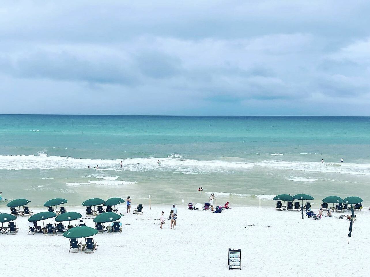 沙滩椅、沙滩毛巾