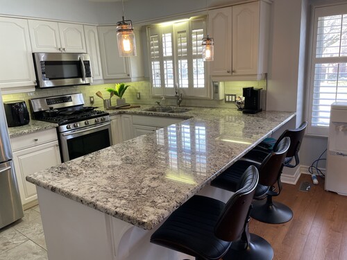 Spacious 4 Bedroom House Closed to Masonville UH UWO