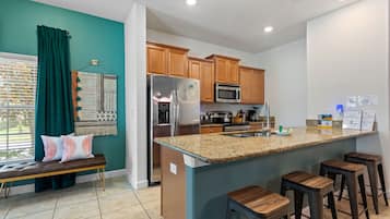 聯排別墅, 5 間臥室 | 私人廚房 | 電冰箱、烤箱、咖啡機/沖茶器、烤麵包機