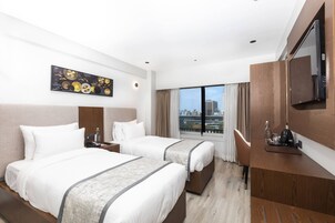 Habitación superior con 2 camas individuales | Ropa de cama de alta calidad, caja fuerte, cortinas opacas