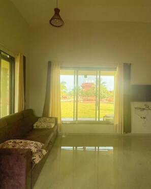 Premium Studio Suite | Living area