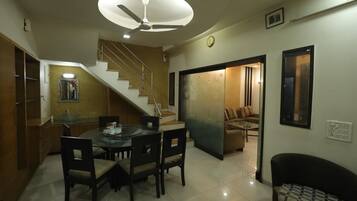 Quarto superior | Área de estar