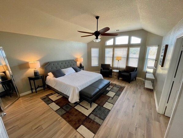 5 bedrooms, free WiFi, bed sheets