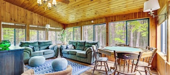Peaceful Wooded Retreat at Lake Wallenpaupack!
