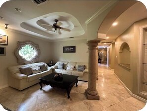 Smart TV, printers - Spacious Rental for Business Travelers & Family Getaways! (Brownsville)