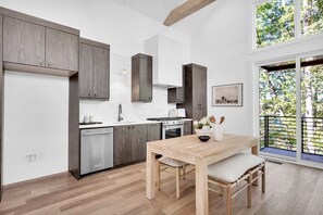 Fridge, microwave, oven, stovetop - Serenbe, Palmetto, Ga, Escape, Serenity, Unforgettable, Scenic, Relaxation, New (Palmetto)