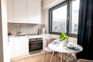City Studio | Private kitchen | Fridge, microwave, oven, stovetop - 2ndhomes High-quality Studio w Balcony (Helsinki)