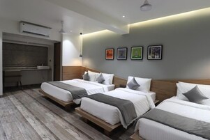 Family Room | Egyptian cotton sheets, premium bedding, pillowtop beds, desk