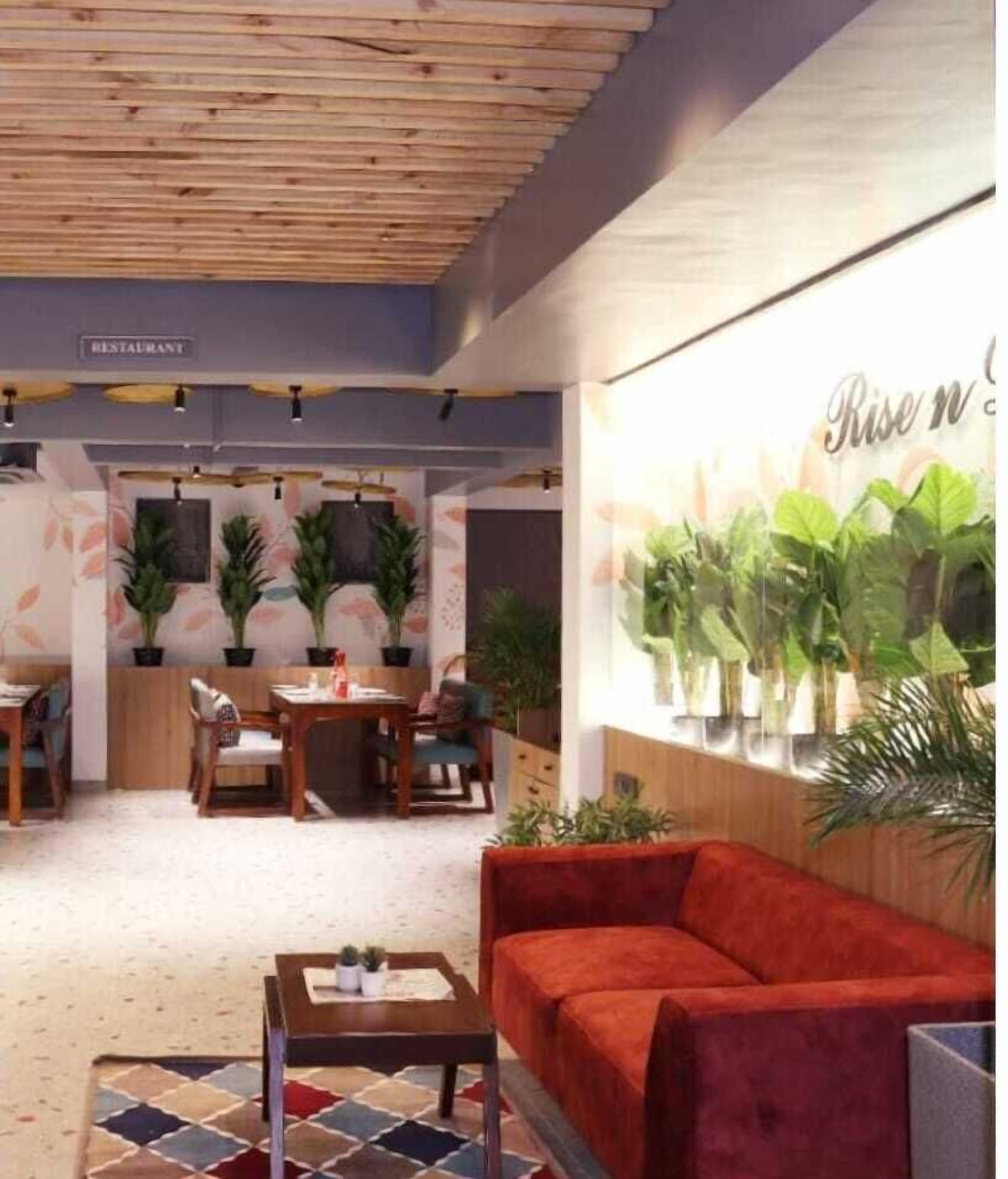 供应早餐、午餐和晚餐，素食菜