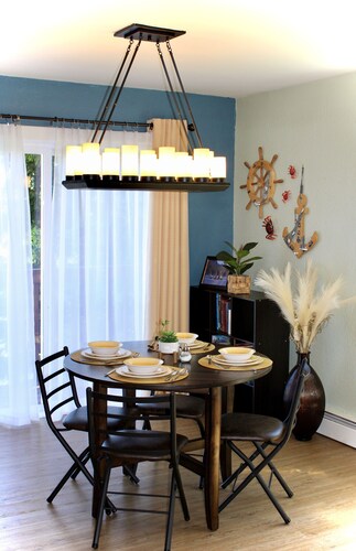 ✈️🐻 Flying Bear "B" 3- Bedroom 1.5 Bath Comfortable Home 🐻✈️