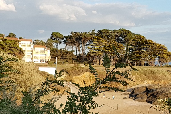 La Residence et la Plage de la Birochere juste devant