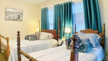 2 bedrooms, in-room safe, desk, iron/ironing board