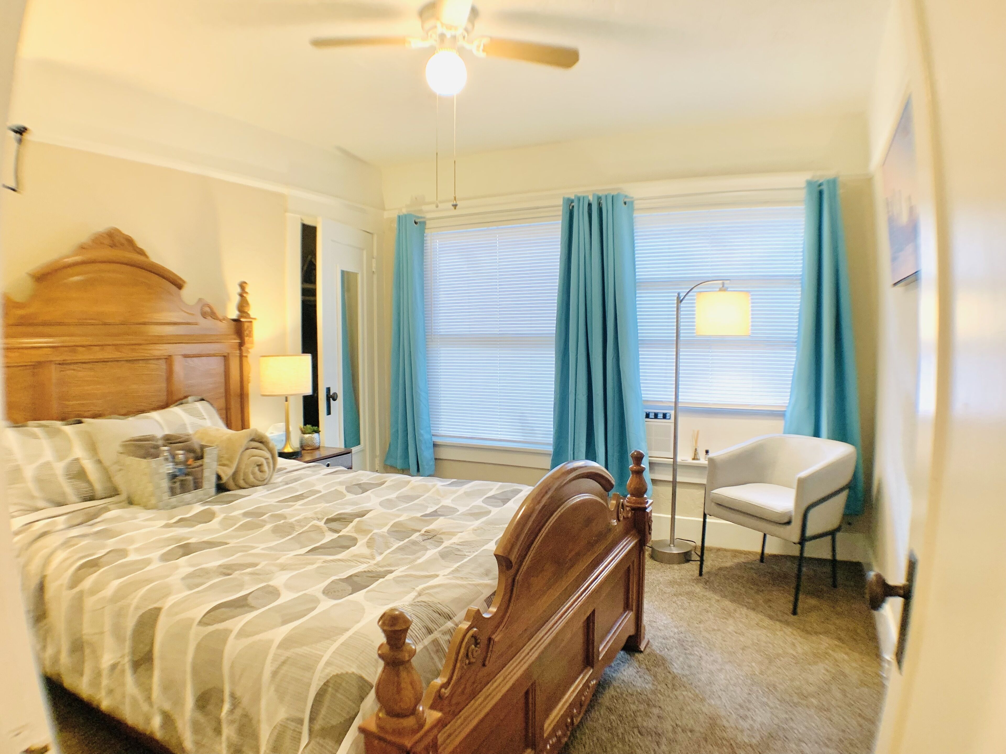 2 Schlafzimmer, Zimmersafe, Schreibtisch, Bügeleisen/Bügelbrett