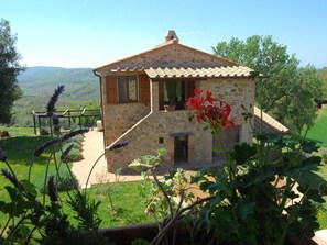 Family House, 1 Bedroom, Non Smoking, Valley View | Bed sheets - Agriturismo Poggio Monte (Manciano)