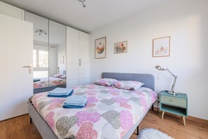 1 chambre, fer et planche à repasser, lit parapluie, Wi-Fi gratuit