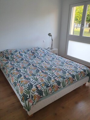 1 chambre, fer et planche à repasser, lit parapluie, Wi-Fi gratuit