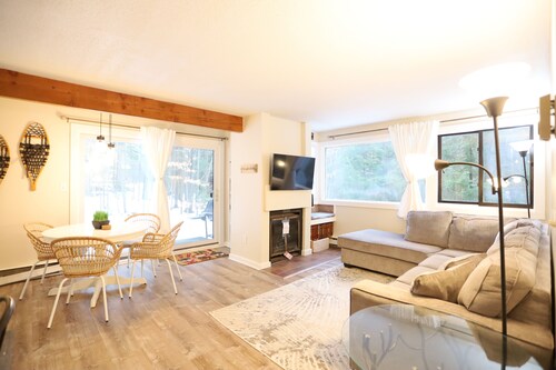 Pet Friendly Waterville Valley Condo close to Town Square! (SB5V)