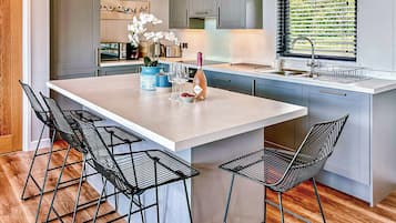 Fridge, oven, stovetop, toaster