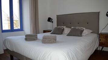 2 habitaciones, tabla de planchar con plancha, wifi y ropa de cama