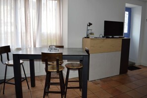 Dining - Les Volets Bleus - Duplex Proche Plage et Centre (Arromanches-les-Bains)