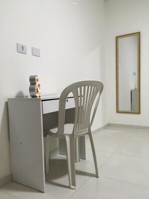 Standard Studio | Desk, laptop workspace, free WiFi, bed sheets - Hotel 34 (Guarulhos)