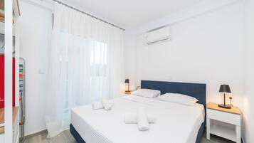 2 bedrooms, iron/ironing board, free WiFi, bed sheets