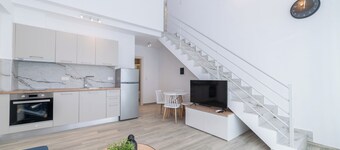 Roxani Two - Bedroom Duplex with Garden