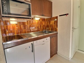 Kühlschrank, Mikrowelle, Geschirrspüler
