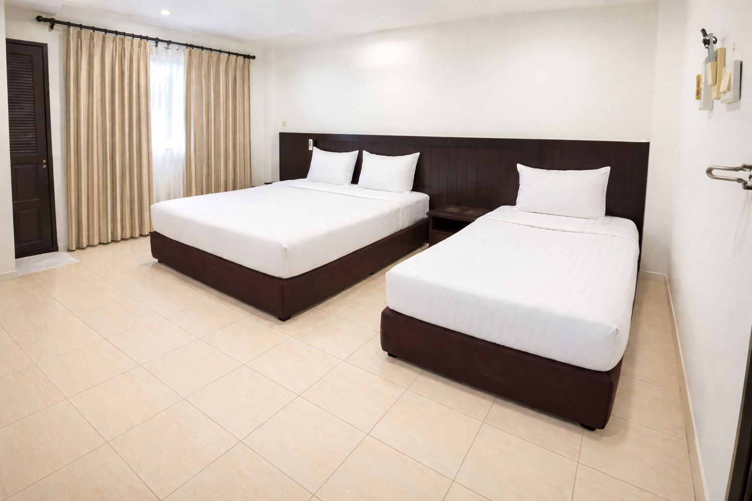 Triple Room | Minibar (some free items), desk, laptop workspace, WiFi (free)