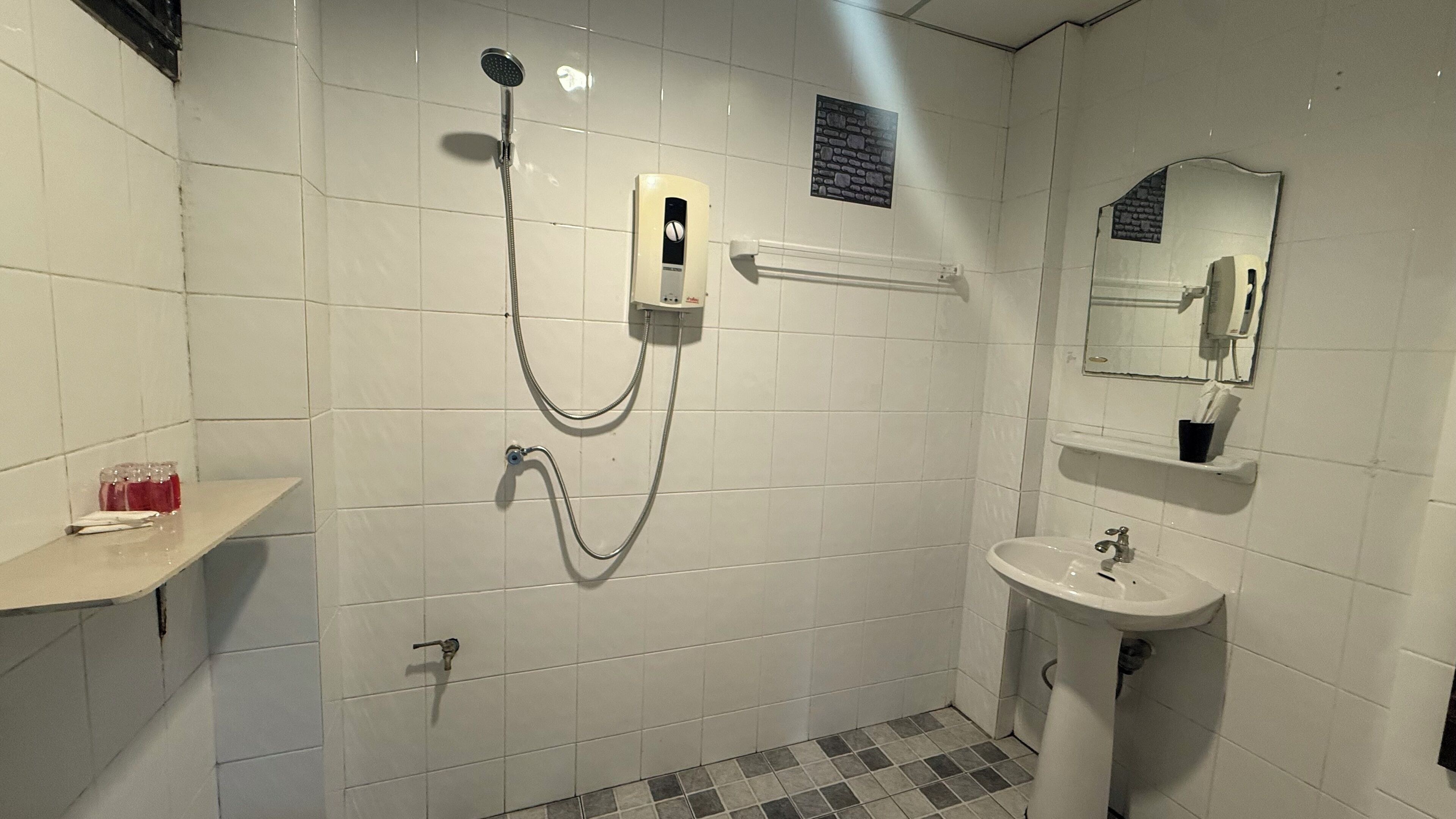 Ducha, cabezal de ducha tipo lluvia, artículos de tocador gratuitos