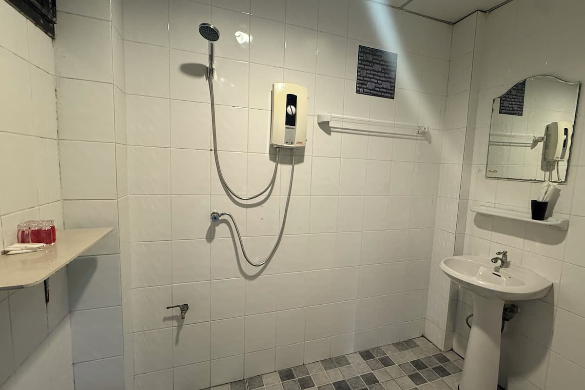 Ducha, cabezal de ducha tipo lluvia, artículos de tocador gratuitos