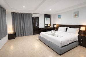 Deluxe Room, 1 King Bed | Free minibar items, desk, laptop workspace, free WiFi - Hill Side Hotel (Patong)