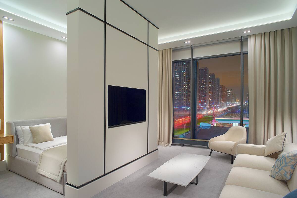 Luxury Suite, City View | Desk, laptop workspace, free WiFi, bed sheets