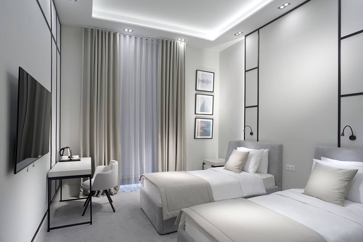 Standard Room | Bathroom | Bathtub, towels, soap, shampoo