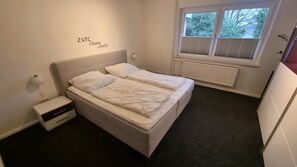 2 makuuhuonetta, vauvan matkasänky, ilmainen Wi-Fi