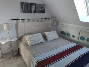 2 bedrooms, iron/ironing board, free WiFi