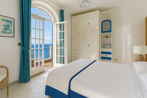 3 bedrooms, in-room safe, iron/ironing board, free WiFi