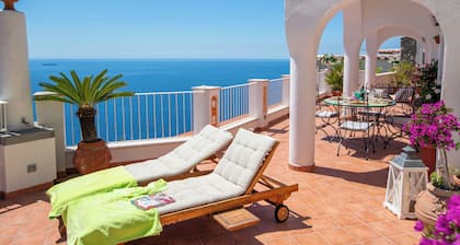 Villa Poesia - Cozy Accommodation Experience