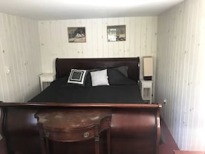 2 bedrooms, desk, WiFi, bed sheets - Oceanfront lodge with all the amenities for a family vacation (Ellsworth)