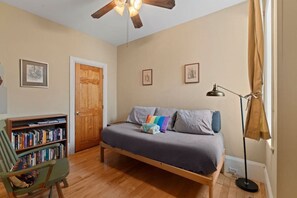 3 slaapkamers, een bureau, een strijkplank/strijkijzer, wifi
