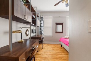 3 bedrooms, desk, iron/ironing board, WiFi - Fairmount Neighborhood Gem! (Philadelphia)